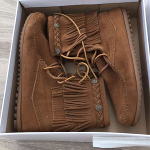 Minnetonka Double Fringe Tramper Boots Dusty Brown